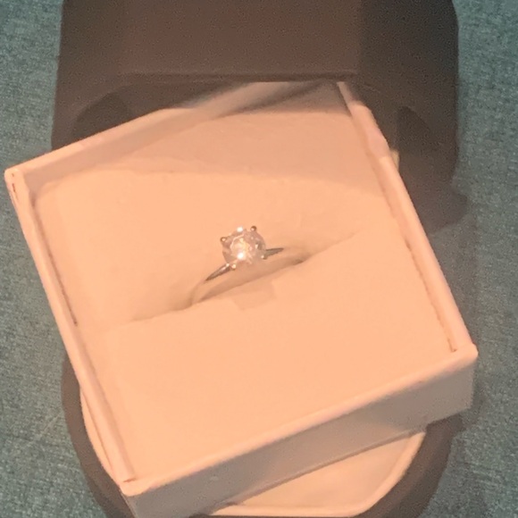 DIAMOND Engagement Ring. Natural 1.01 carat. White gold band - Picture 2 of 8